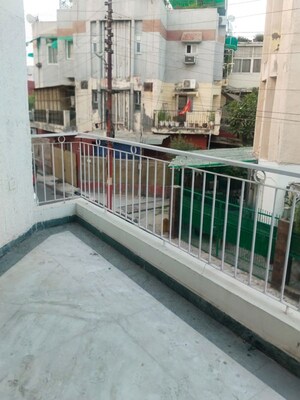 Balcony in 2 BHK Builder Floor at RWA Apartments Sector 40, Sector 40 – for Rent