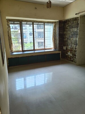 Room in 1 BHK Apartment at Dahisar East – for Rent