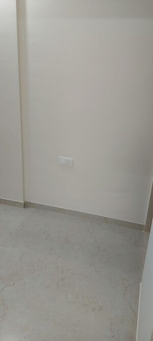 Room in 2 BHK Apartment at Dosti West County Phase 4 Dosti Pine, Balkum Pada – for Rent