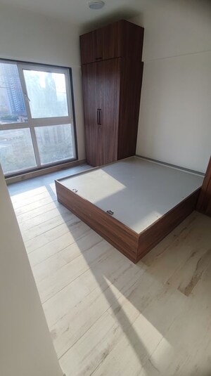 Room in 2 BHK Apartment at Dhobi Talao – for Rent