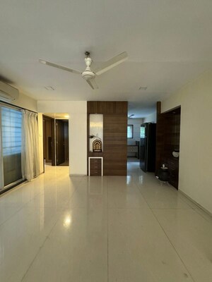 Room in 4 BHK Apartment at Lunawat 9 Abhimanshri, Aundh – for Rent