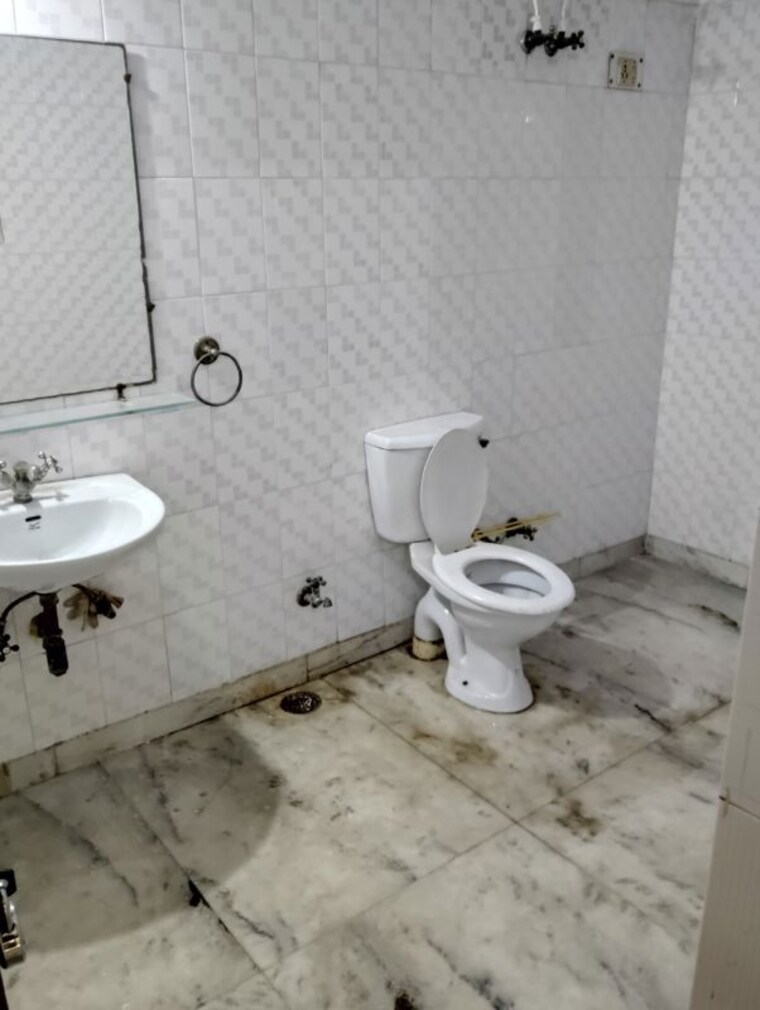 Bathroom, sector 11 3 Bedroom 3200 Sq.Ft. Independent House In Sector 11 Faridabad 10221785