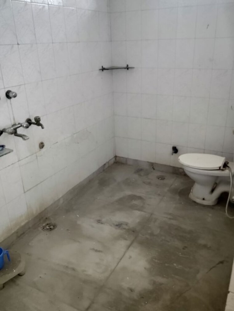 Bathroom, sector 11 3 Bedroom 3200 Sq.Ft. Independent House In Sector 11 Faridabad 10221785