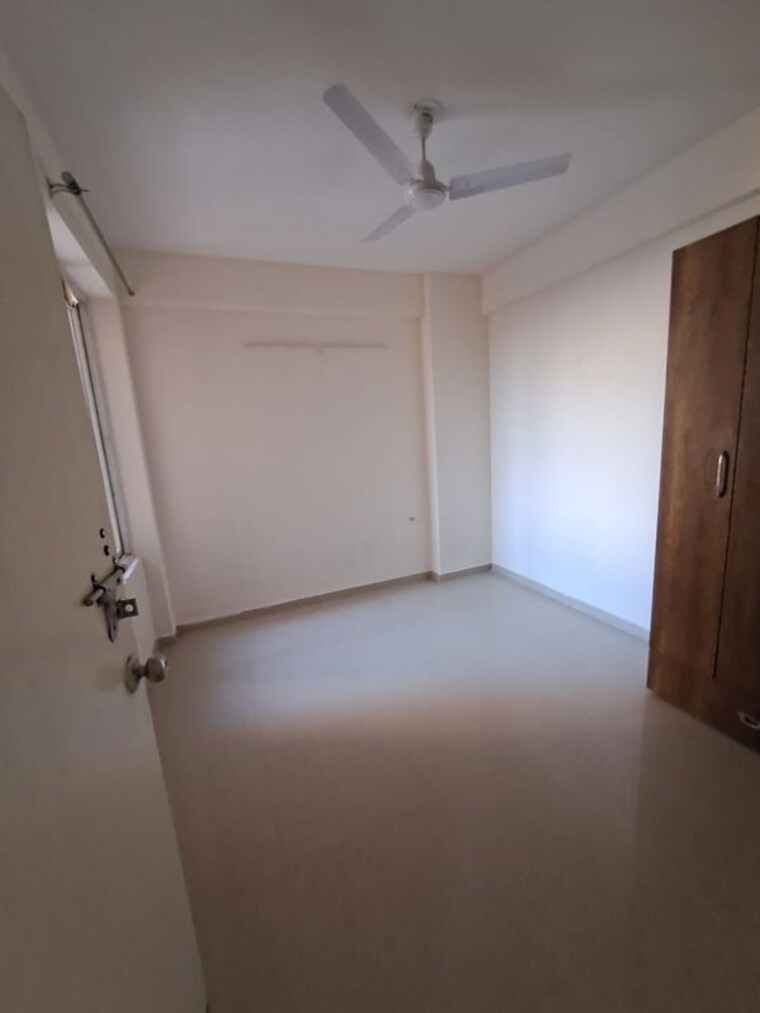 Bedroom, shree-vardhman-green-court 2 Bedroom 590 Sq.Ft. Apartment In Sector 90 Gurgaon 10221796