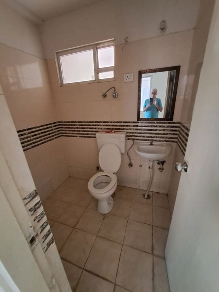 Bathroom, shree-vardhman-green-court 2 Bedroom 590 Sq.Ft. Apartment In Sector 90 Gurgaon 10221796