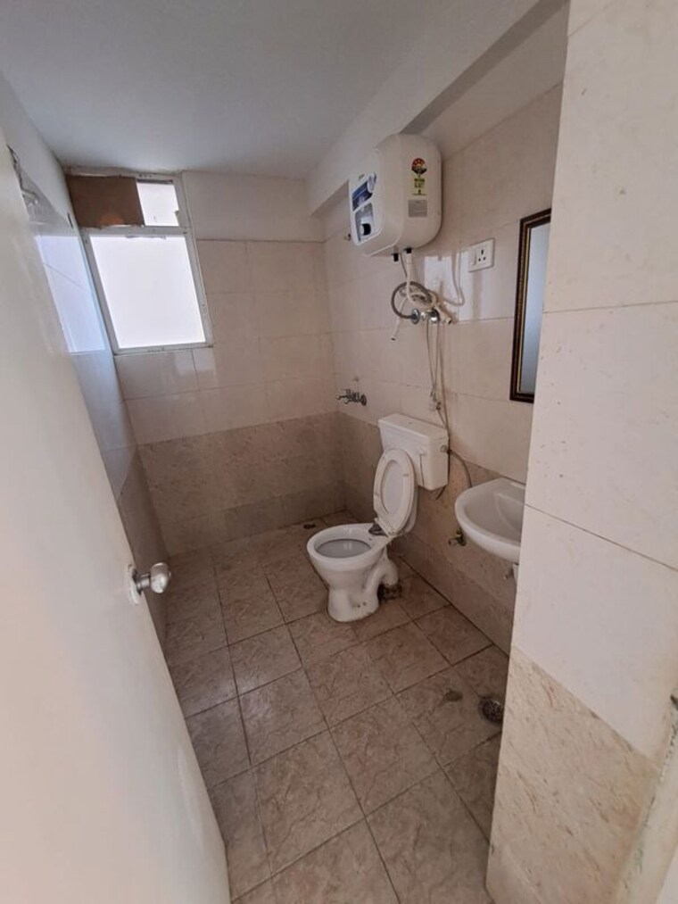 Bathroom, shree-vardhman-green-court 2 Bedroom 590 Sq.Ft. Apartment In Sector 90 Gurgaon 10221796