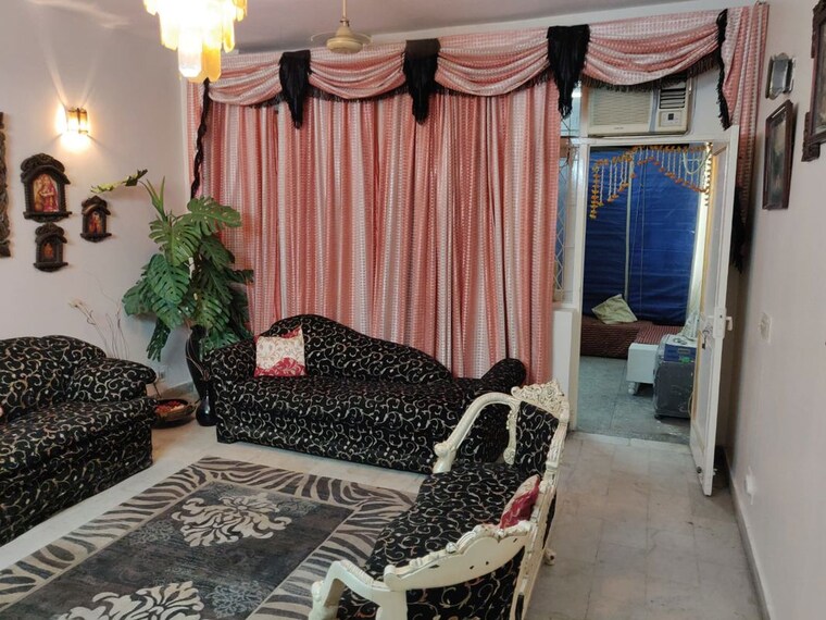 Living Room, lajpat nagar ii 2 Bedroom 100 Sq.Yd. Apartment In Lajpat Nagar ii Delhi 10221827