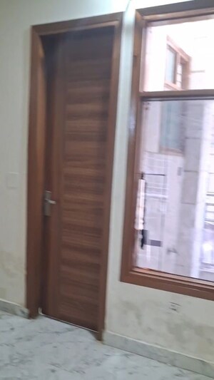 Room in 1 BHK Apartment at Chattarpur – for Rent