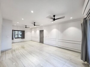 Room in 2 BHK Apartment at Mittal Phoenix Towers, Lower Parel – for Rent