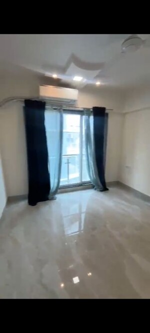 Room in 2 BHK Apartment at Platinum Towers, Andheri East – for Rent