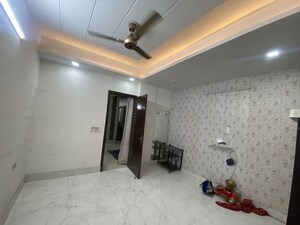 Room in 3 BHK Builder Floor at Palm Residency Chhatarpur, Chattarpur – for Rent