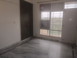 Room in 3 BHK Apartment at Sector 21c – for Rent