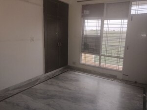 Room in 3 BHK Apartment at Sector 21c – for Rent