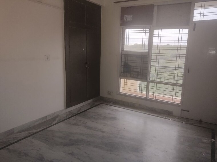 Room, sector 21c 3 Bedroom 1450 Sq.Ft. Apartment In Sector 21c Faridabad 10221868