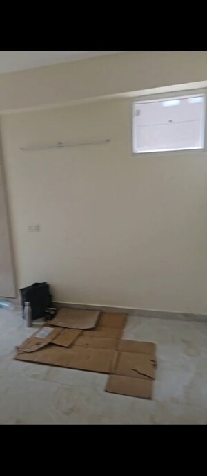 Room in 3 BHK Apartment at Ram Shanti Apartment, Sector 52 – for Rent