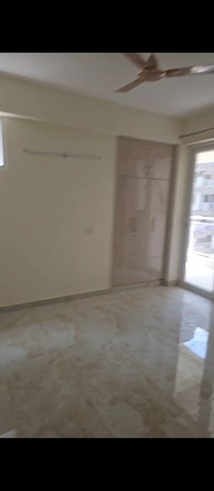 Room in 3 BHK Apartment at Ram Shanti Apartment, Sector 52 – for Rent