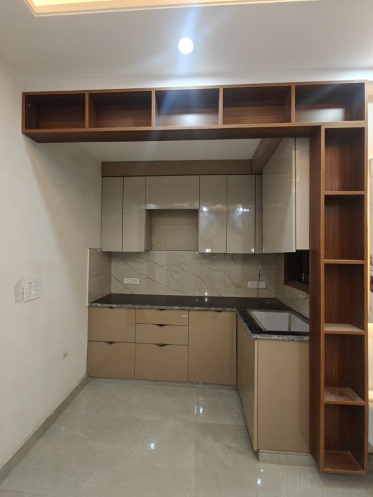 Kitchen, sector 73 2 Bedroom 1000 Sq.Ft. Builder Floor In Sector 73 Noida 10221915