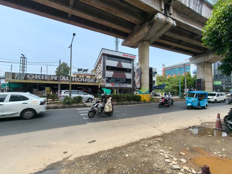  Parking, edappally Commercial Shop 6000 Sq.Ft. In Edappally Kochi 10221912