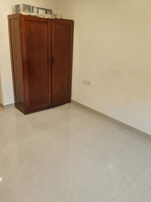 Room in 2 BHK Apartment at Andheri West – for Rent