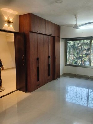 Room in 2 BHK Apartment at Andheri West – for Rent