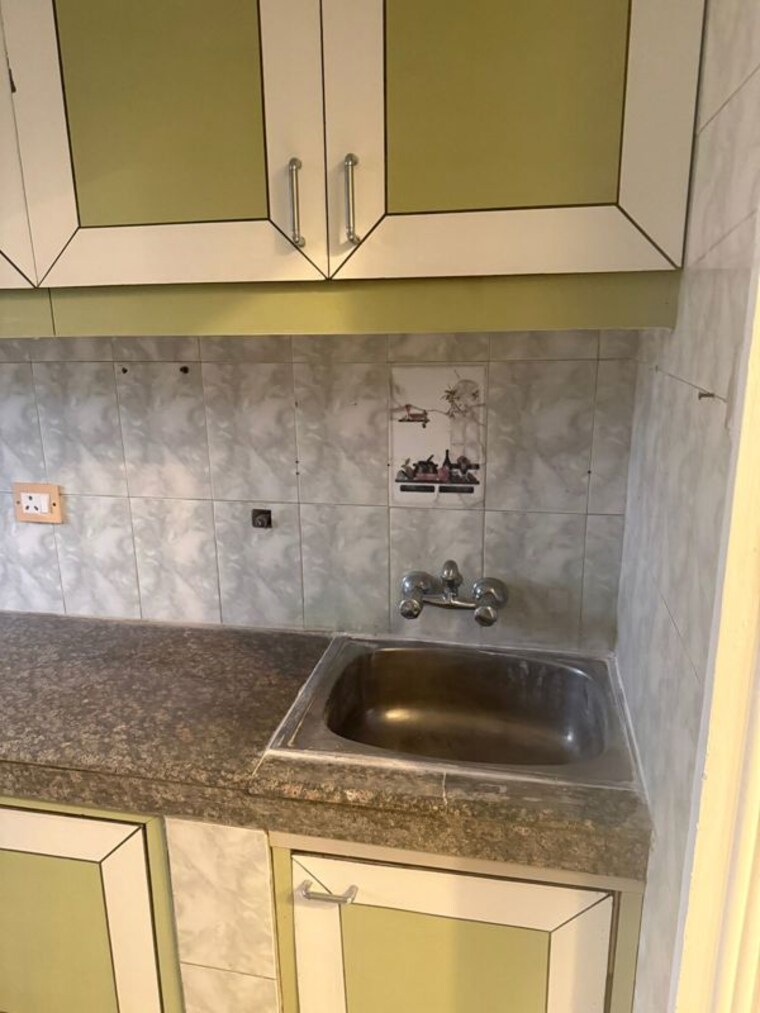 Bathroom, vasant vihar 4 Bedroom 400 Sq.Yd. Apartment In Vasant Vihar Delhi 10221958