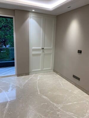 Room in 4 BHK Apartment at Vasant Vihar – for Sale