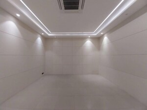 Room in 4 BHK Apartment at Vasant Vihar – for Sale