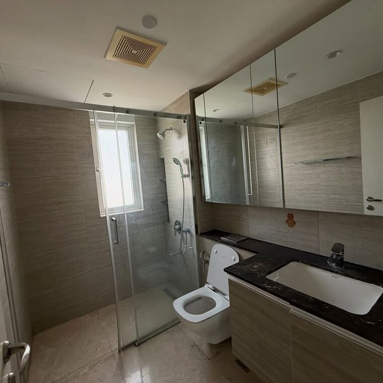 Bathroom, dlf-the-camellias 4 Bedroom 6400 Sq.Ft. Apartment In Sector 42 Gurgaon 10222001