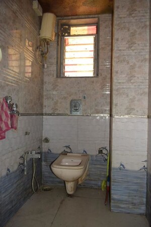 Bathroom in 1 RK Apartment at Prabhat Apartment Prabhadevi, Prabhadevi – for Rent