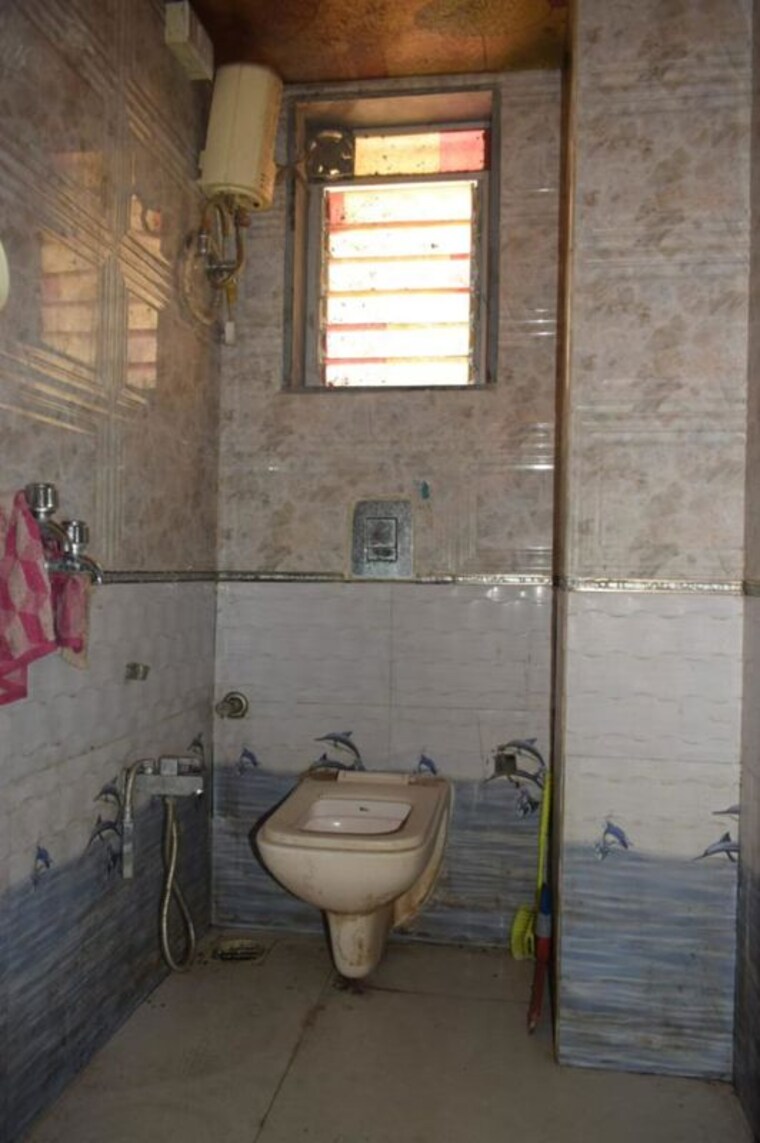 Bathroom, prabhat-apartment-prabhadevi 1 RK 250 Sq.Ft. Apartment In Prabhadevi Mumbai 10221112