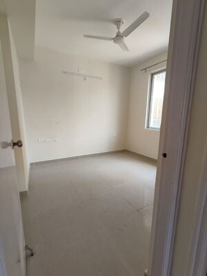 Room in 1 RK Apartment at DLF Regal Gardens, Sector 90 – for Sale