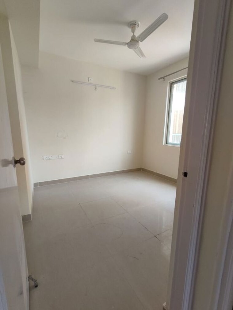 Room, dlf-regal-gardens 1 RK 200 Sq.Ft. Apartment In Sector 90 Gurgaon 10222012