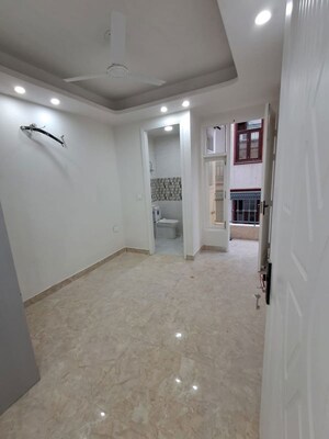 Room in 2 BHK Apartment at Saket – for Rent