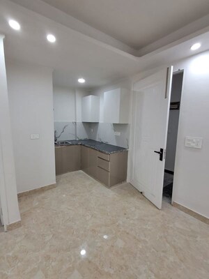 Room in 2 BHK Apartment at Saket – for Rent