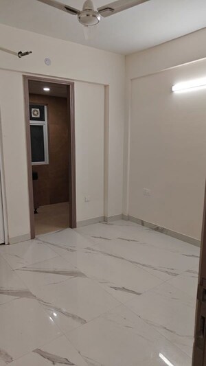 Room in 2.5 BHK Builder Floor at Smart World Gems, Sector 89 – for Rent