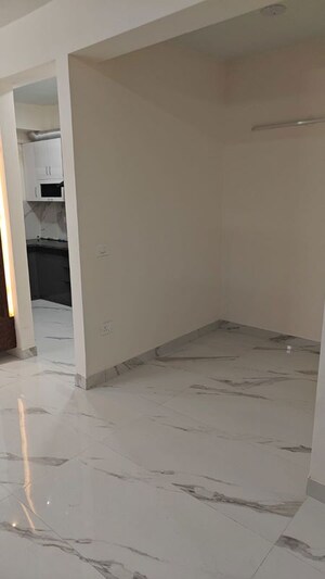 Room in 2.5 BHK Builder Floor at Smart World Gems, Sector 89 – for Rent