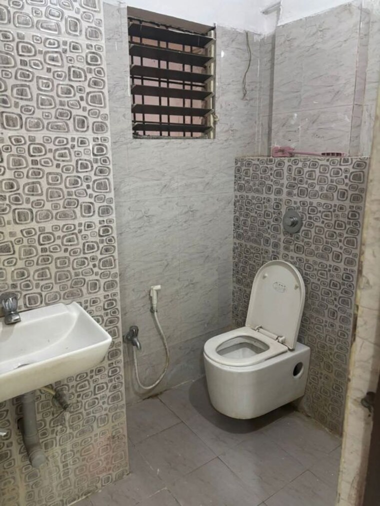 Bathroom, narendra nagar 2 Bedroom 1000 Sq.Ft. Apartment In Narendra Nagar Nagpur 10222034