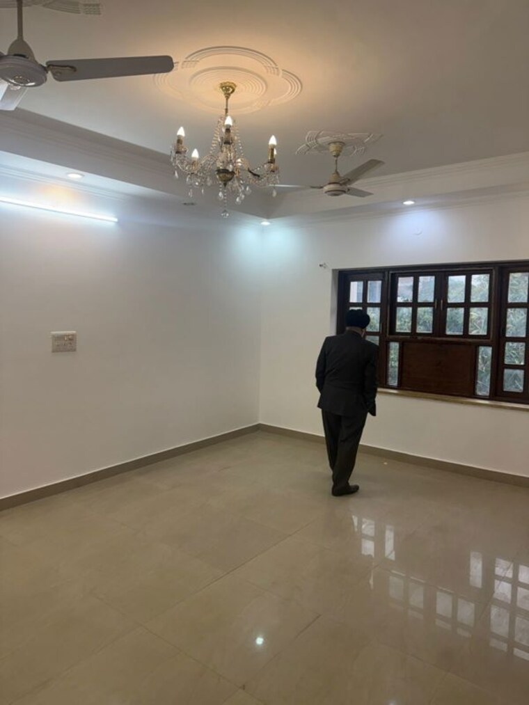 Room, vasant vihar 4 Bedroom 400 Sq.Yd. Apartment In Vasant Vihar Delhi 10222039