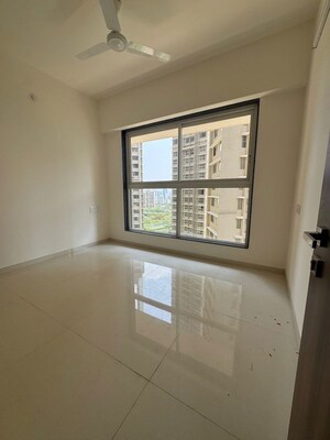 Room in 2 BHK Apartment at Runwal Sanctuary, Mulund West – for Rent