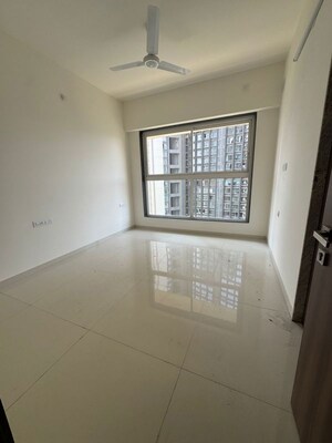 Room in 2 BHK Apartment at Runwal Sanctuary, Mulund West – for Rent