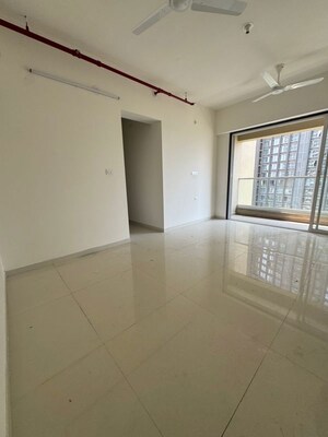 Room in 2 BHK Apartment at Runwal Sanctuary, Mulund West – for Rent