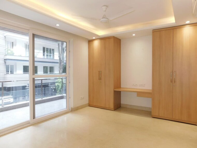 Room, vasant vihar 3 Bedroom 250 Sq.Yd. Apartment In Vasant Vihar Delhi 10222048