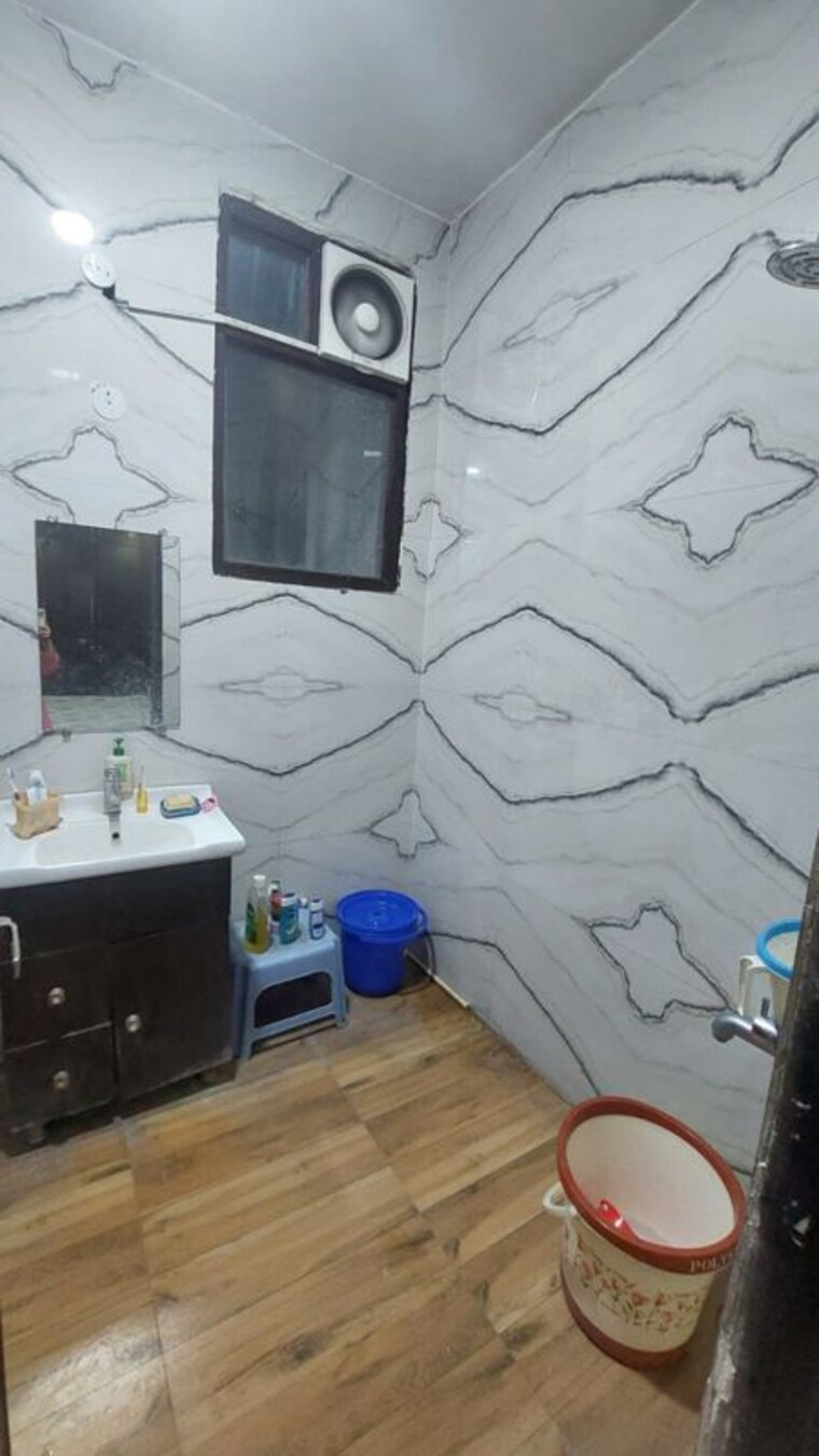 Bathroom, greater kailash i 2 Bedroom 1500 Sq.Ft. Builder Floor In Greater Kailash I Delhi 10222056
