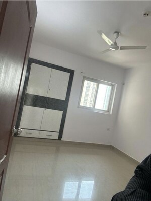 Room in 3 BHK Apartment at ATS Dolce, Zeta I Greater Noida – for Rent