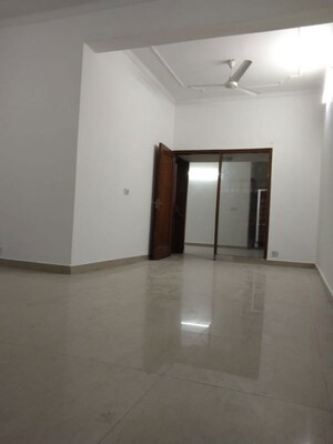 Room in 3 BHK Builder Floor at Greater Kailash I – for Rent