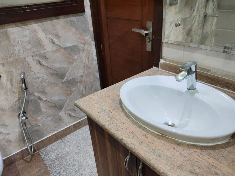 Bathroom, greater kailash i 3 Bedroom 1800 Sq.Ft. Builder Floor In Greater Kailash I Delhi 10222062
