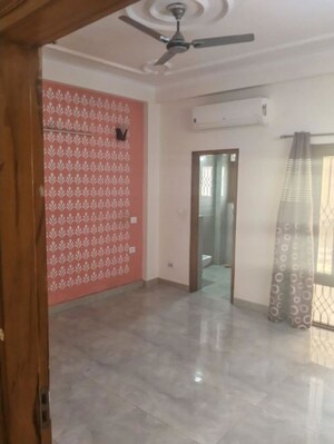 Room in 3 BHK Builder Floor at Greater Kailash ii – for Rent