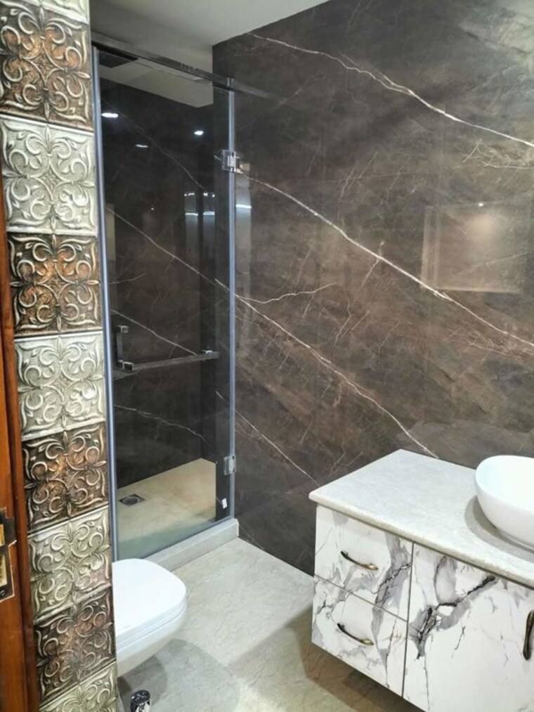Bathroom, greater kailash ii 3 Bedroom 2000 Sq.Ft. Builder Floor In Greater Kailash ii Delhi 10222068