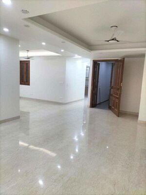 Room in 3 BHK Builder Floor at Greater Kailash ii – for Rent