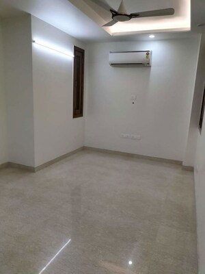 Room in 3 BHK Builder Floor at Greater Kailash ii – for Rent